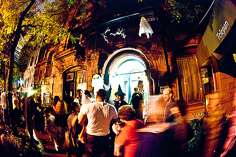 NY-Halloween-West_69th_Street_Block_Association_Party-2009-20.jpg