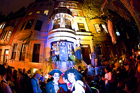 NY-Halloween-West_69th_Street_Block_Association_Party-2009-23.jpg