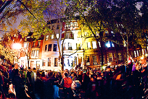 NY-Halloween-West_69th_Street_Block_Association_Party-2009-27.jpg