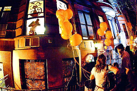 NY-Halloween-West_69th_Street_Block_Association_Party-2009-29.jpg