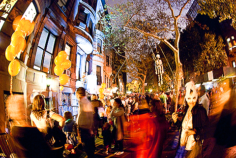 NY-Halloween-West_69th_Street_Block_Association_Party-2009-30.jpg