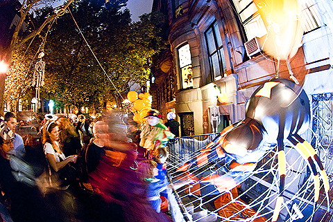 NY-Halloween-West_69th_Street_Block_Association_Party-2009-31.jpg