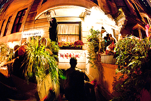 NY-Halloween-West_69th_Street_Block_Association_Party-2009-33.jpg