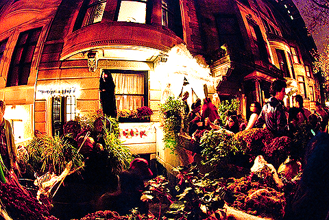 NY-Halloween-West_69th_Street_Block_Association_Party-2009-34.jpg