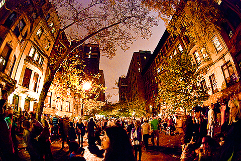 NY-Halloween-West_69th_Street_Block_Association_Party-2009-36.jpg