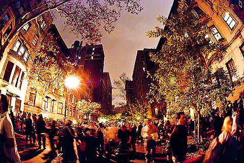 NY-Halloween-West_69th_Street_Block_Association_Party-2009-37.jpg