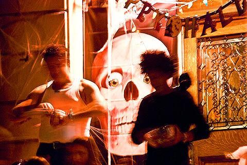 NY-Halloween-West_69th_Street_Block_Association_Party-2009-45.jpg