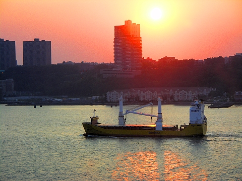 NY-Hudson_River-Big_Lift_to_the_Rescue-2.JPG