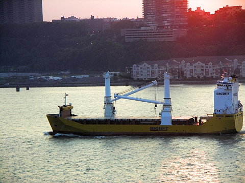 NY-Hudson_River-Big_Lift_to_the_Rescue-3.JPG