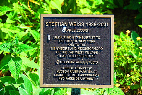 NY-Hudson_River_Park-Art-05-Stephan_Weiss_The_Apple.JPG
