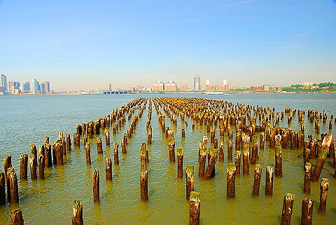NY-Hudson_River_Park-Art_Sculptures_and_River_Views-03.JPG