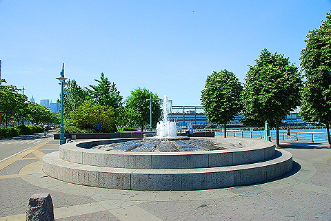NY-Hudson_River_Park-Art_Sculptures_and_River_Views-09.JPG