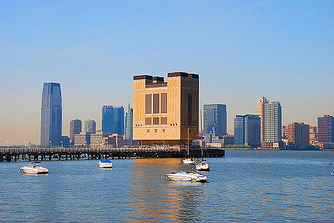 NY-Hudson_River_Park-Art_Sculptures_and_River_Views-12.JPG