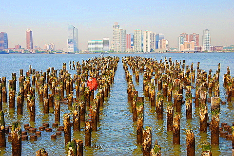 NY-Hudson_River_Park-Art_Sculptures_and_River_Views-22.JPG