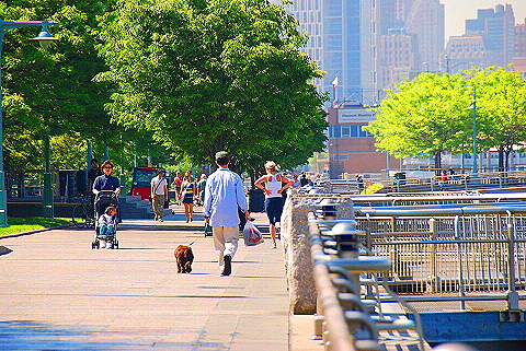 NY-Hudson_River_Park-Joggers_and_People-01.JPG