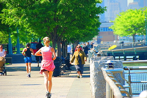 NY-Hudson_River_Park-Joggers_and_People-03.JPG