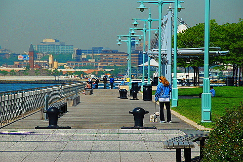 NY-Hudson_River_Park-Joggers_and_People-10.JPG