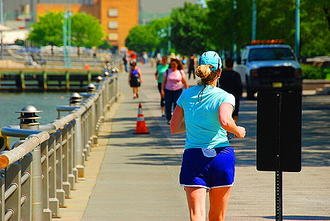 NY-Hudson_River_Park-Joggers_and_People-13.JPG