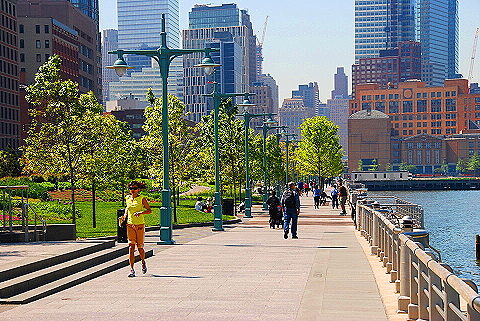 NY-Hudson_River_Park-Joggers_and_People-18.JPG