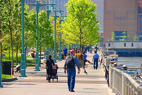 NY-Hudson_River_Park-Joggers_and_People-19.JPG