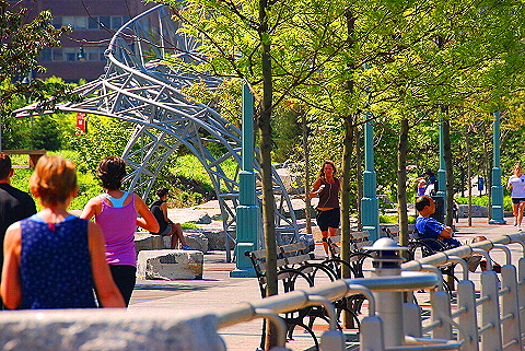 NY-Hudson_River_Park-Joggers_and_People-20.JPG