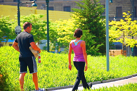 NY-Hudson_River_Park-Joggers_and_People-21.JPG