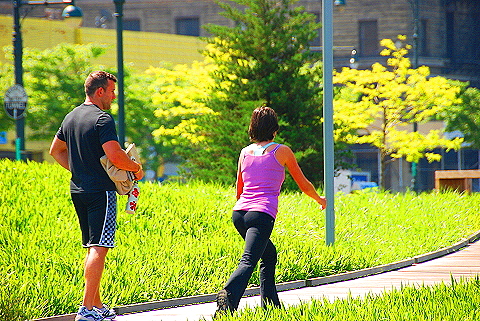 NY-Hudson_River_Park-Joggers_and_People-22.JPG