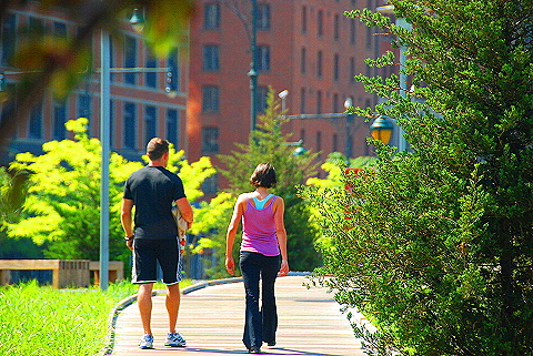 funny black people_24. NY- Joggers in Hudson River