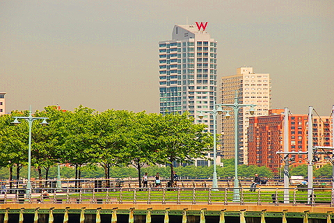 NY-Hudson_River_Park-View_Of_The_W_Hotel_Hoboken.JPG