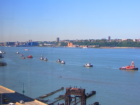 NY-Hudson_River-Tug_Boat_Race-Labor_Day-01.JPG