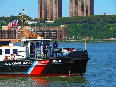 NY-Hudson_River-Tug_Boat_Race-Labor_Day-02.JPG
