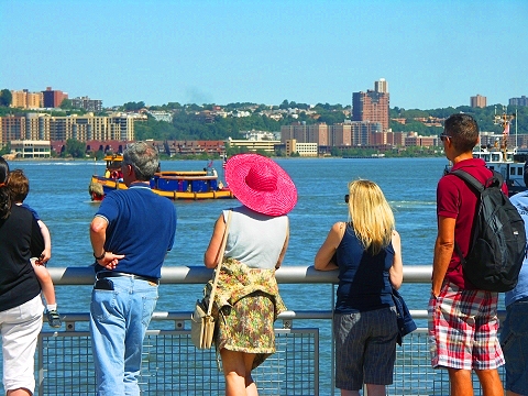 NY-Hudson_River-Tug_Boat_Race-Labor_Day-04.JPG