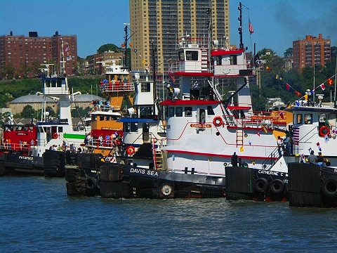 NY-Hudson_River-Tug_Boat_Race-Labor_Day-08.JPG