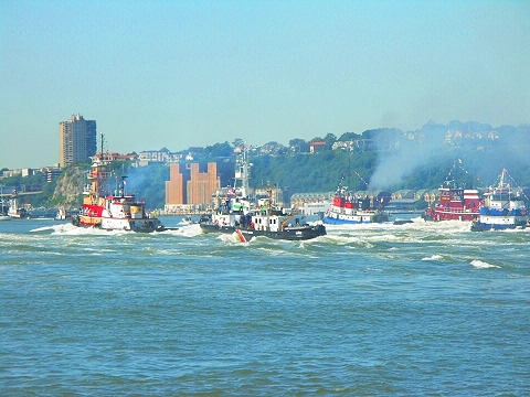 NY-Hudson_River-Tug_Boat_Race-Labor_Day-20.JPG