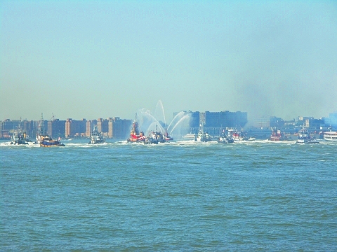 NY-Hudson_River-Tug_Boat_Race-Labor_Day-22.JPG