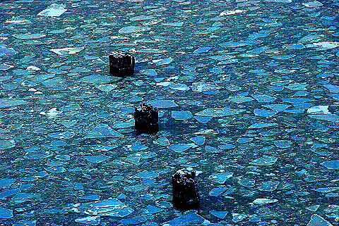 NY-Ice_on_the_Hudson_River-12.JPG
