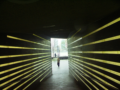 NY-Irish_Famine_Memorial-Battery_Park-10.JPG