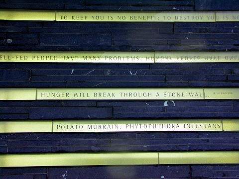 NY-Irish_Famine_Memorial-Battery_Park-11.JPG