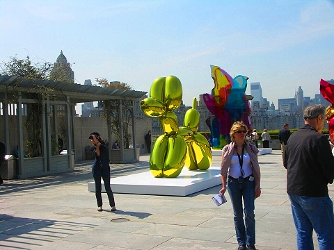 NY-Jeff_Koons_on_the_Roof-Metropolitan_Museum_of_Art-15.JPG