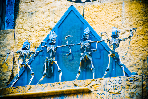 NY-Jekyll_and_Hyde_Club_Gargoyles-01.jpg