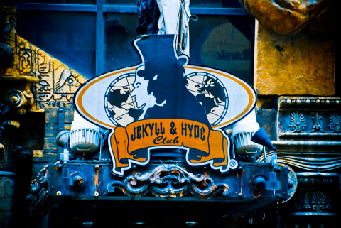 NY-Jekyll_and_Hyde_Club_Gargoyles-10.jpg