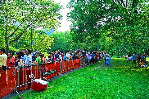 NY-Lining _up_for_Bon_Jovi_Concert-Central_Park-01.JPG
