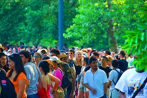 NY-Lining _up_for_Bon_Jovi_Concert-Central_Park-06.JPG
