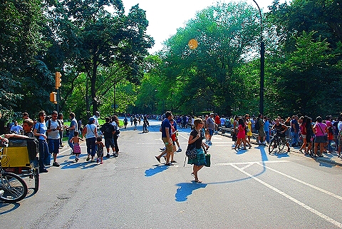 NY-Lining _up_for_Bon_Jovi_Concert-Central_Park-10.JPG
