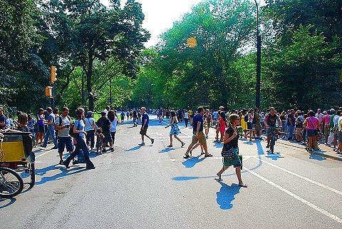 NY-Lining _up_for_Bon_Jovi_Concert-Central_Park-11.JPG