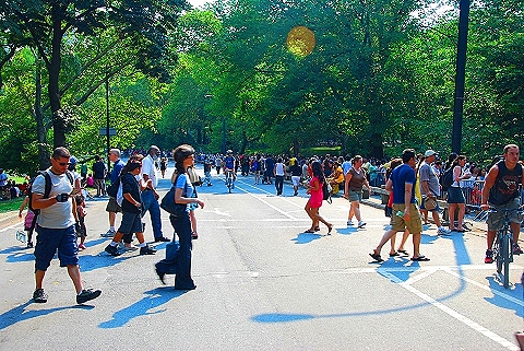 NY-Lining _up_for_Bon_Jovi_Concert-Central_Park-12.JPG