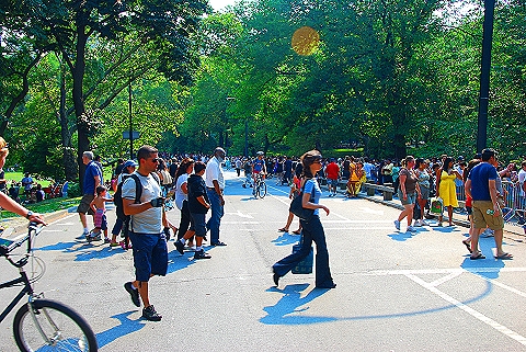 NY-Lining _up_for_Bon_Jovi_Concert-Central_Park-13.JPG