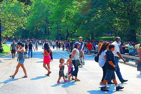 NY-Lining _up_for_Bon_Jovi_Concert-Central_Park-14.JPG