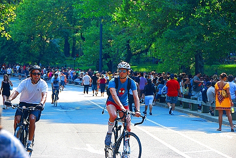 NY-Lining _up_for_Bon_Jovi_Concert-Central_Park-16.JPG