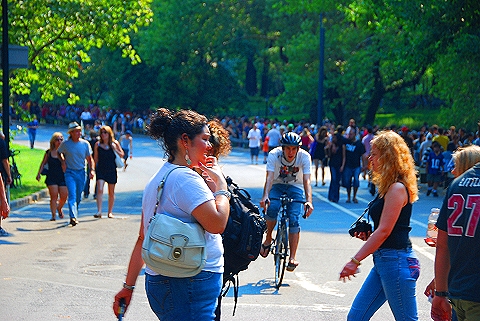NY-Lining _up_for_Bon_Jovi_Concert-Central_Park-17.JPG